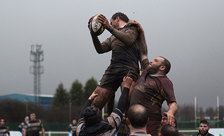 Ben Bell Securing a Line Out Ball Under Pressure