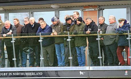 The Crowd Brave the freezing Conditions